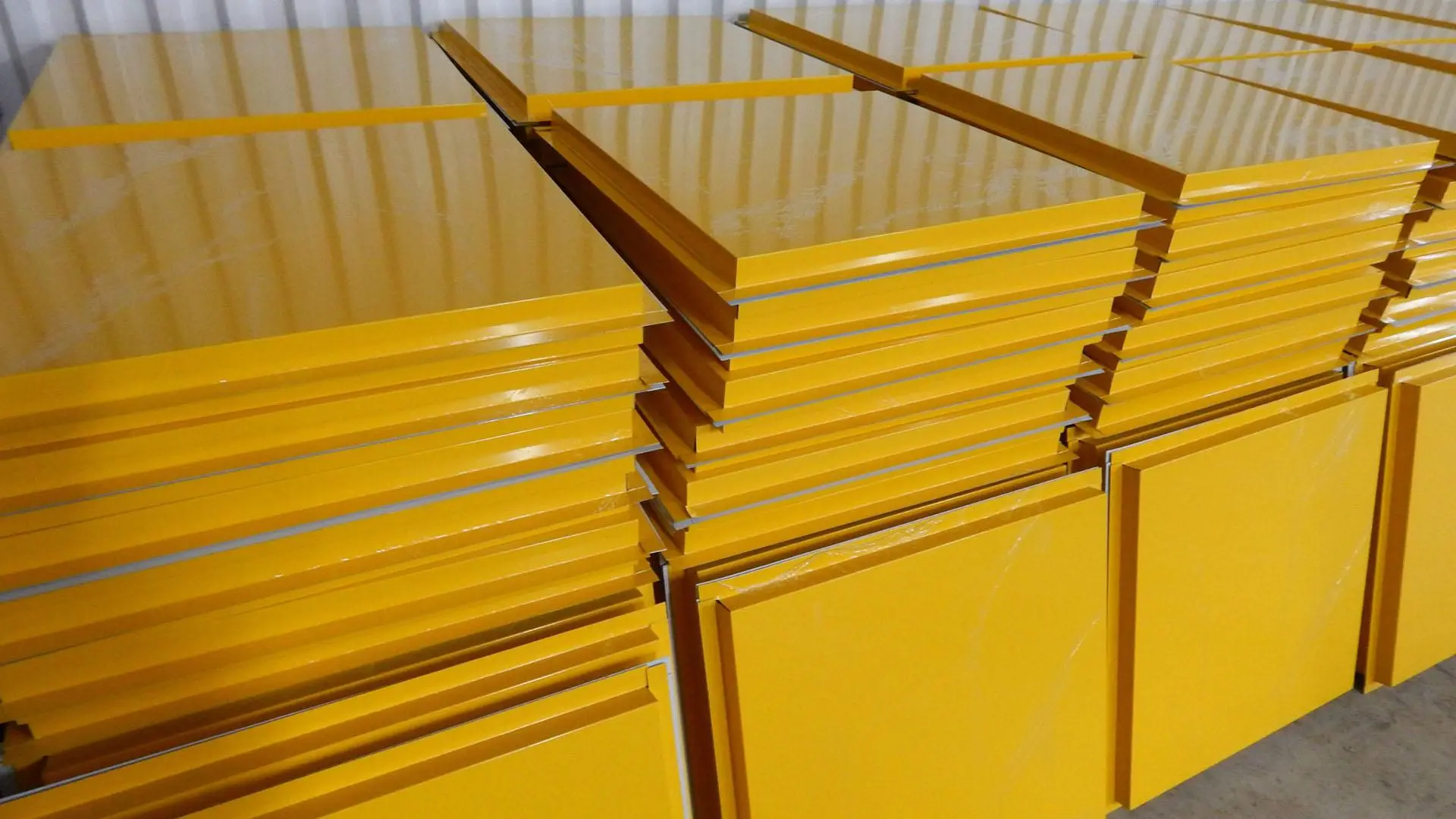 PAINTING OF METAL PRODUCTS